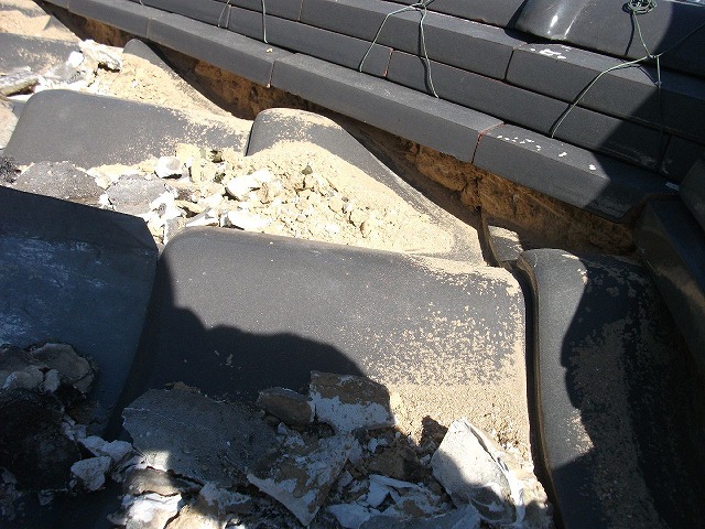 漆喰を撤去した様子